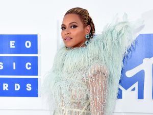 Beyonce Berjalan dengan Berlian Rp 167 M di MTV VMA 2016 Beyonce Berjalan dengan Berlian Rp 167 M di MTV VMA 2016
