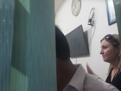 Tangis Penyesalan Sara saat Dikunjungi Mantan Suami di Tahanan Polisi