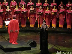 Mikha Tambayong Cerita Sulitnya Bawakan Lagu Chrisye