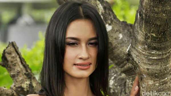 Seksinya Rebecca Reijman Unjuk Tato