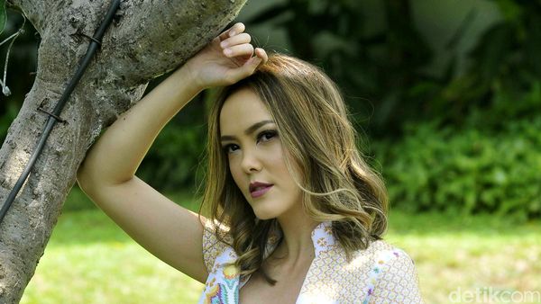 Cathy Sharon Lebih Fresh dengan Gaya Rambut Baru