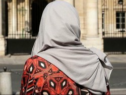 Sebuah Restoran di Paris Tolak Melayani Perempuan Muslim