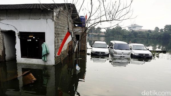 Banjir Rendam Puluhan Rumah di Ciracas