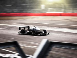 Mobil Balap Otonom Mulai Jalan-jalan di Trek Balap