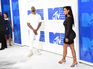 Kim Kardashian Makin Keki Sama Kanye West