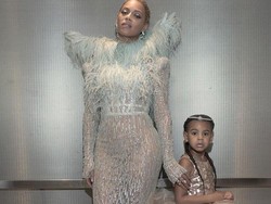 Gaya Stylish Beyonce dan Blue Ivy Saat Jalan-jalan di Taman