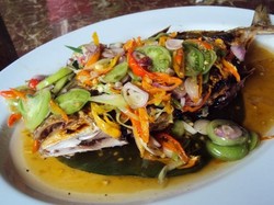 Nyam! Sedapnya Ikan Bakar Dabu-dabu Lilang di 5 Tempat Ini