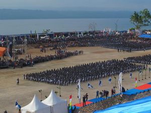 Dahsyatnya 10 Ribu Orang Menari di Festival Budaya Tua Buton