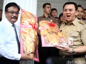 Ahok Minta Disiapkan Tiket Bila Akan Berduet dengan Djarot Ahok Minta Disiapkan Tiket Bila Akan Berduet dengan Djarot