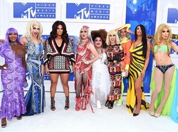 Ikuti Gaya Ikonik Selebriti, 9 Drag Queen Meriahkan MTV VMA 2016