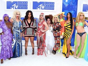 Ikuti Gaya Ikonik Selebriti, 9 Drag Queen Meriahkan MTV VMA 2016 Ikuti Gaya Ikonik Selebriti, 9 Drag Queen Meriahkan MTV VMA 2016