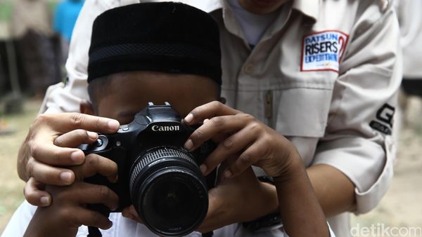 Risers Awali DRE Hari Kedua dengan Berbagi