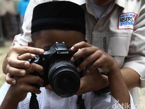 Risers Awali DRE Hari Kedua dengan Berbagi