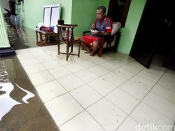 Pak Ahok Tolong, Warga Ciracas Sudah 2 Hari Terendam Banjir!