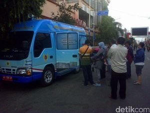 Soal Bikin e-KTP Antre dan Dibatasi, Dirjen Dukcapil: Bisa Besok Lagi, Blanko Cukup Soal Bikin e-KTP Antre dan Dibatasi, Dirjen Dukcapil: Bisa Besok Lagi, Blanko Cukup