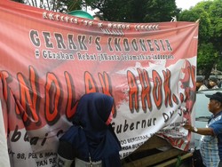 Puluhan Orang Anti Ahok Demo Kantor DPP PDIP