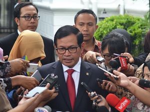 Direksi BUMN Disebut Terima Uang di Singapura, Seskab: Pecat Jika Terbukti!