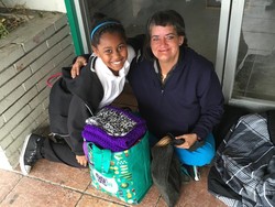 Aksi Amal Bocah 9 Tahun yang Menjahit 600 Tas untuk Menolong Tunawisma