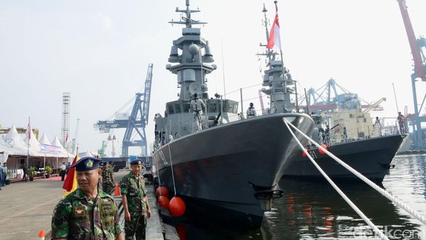 Dua Kapal Perang Singapura Bersandar di Jakarta