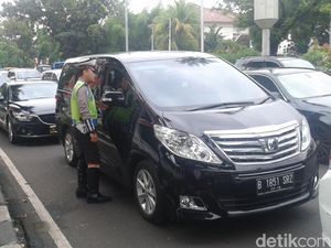 Hari Pertama Aturan Ganjil Genap, Lalin di Bundaran Senayan Ramai Lancar