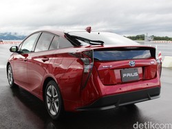Toyota Lebih Dulu Hadirkan Mobil Hybrid