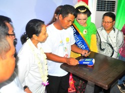 Menteri Rini Berikan 904 Kartu Tani, Petani Lebih Mudah Ajukan Kredit ke Bank