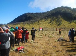 Memaknai Hari Kemerdekaan Lewat Upacara di Gunung Lawu