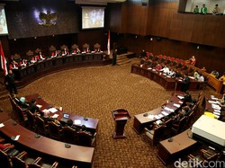 Dinamisnya Perdebatan Pasal Kumpul Kebo dan LGBT di MK