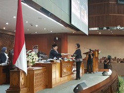 Potret Kemesraan Sri Mulyani dengan Pimpinan DPR di Senayan