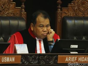 Gerindra Ungkap Ketua MK Gencar Lobi-lobi Fraksi di DPR Gerindra Ungkap Ketua MK Gencar Lobi-lobi Fraksi di DPR