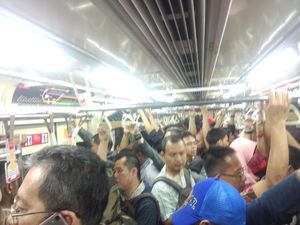 Penampakan Penumpang Kereta Saat Diterapkan Ganjil Genap, Sudah Layakkah?