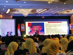 Di Acara Golkar, Ahok Tak Lupa Menyapa Menteri dari PDIP: Penting Soalnya