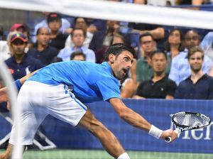 Djokovic Menang... lalu Nyanyikan Lagu Phil Collins Sambil Joget