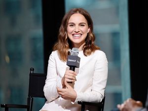 Natalie Portman Malu Tunjukkan Perannya Sebagai Padme Amidala pada Anak Natalie Portman Malu Tunjukkan Perannya Sebagai Padme Amidala pada Anak