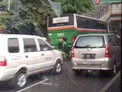 Hari Pertama Ganjil Genap, Volume Kendaraan di Exit Halim Tetap Padat
