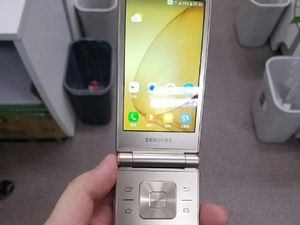 Ponsel Lipat Galaxy Folder 2 Dibanderol Rp 3,3 Juta?