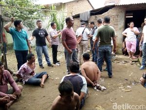 Gerebek Permukiman Narkoba di Medan, Polisi Bergumul dengan Pelaku di Sawah