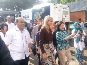 Ratu Belanda Tinjau Tabungan Pelajar di SMPN 1 Bogor