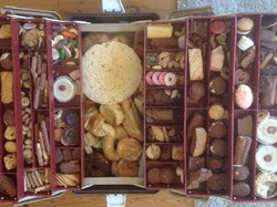 Seperti Ini Tampilan Cake dan Biskuit Setelah Disimpan 19 Tahun