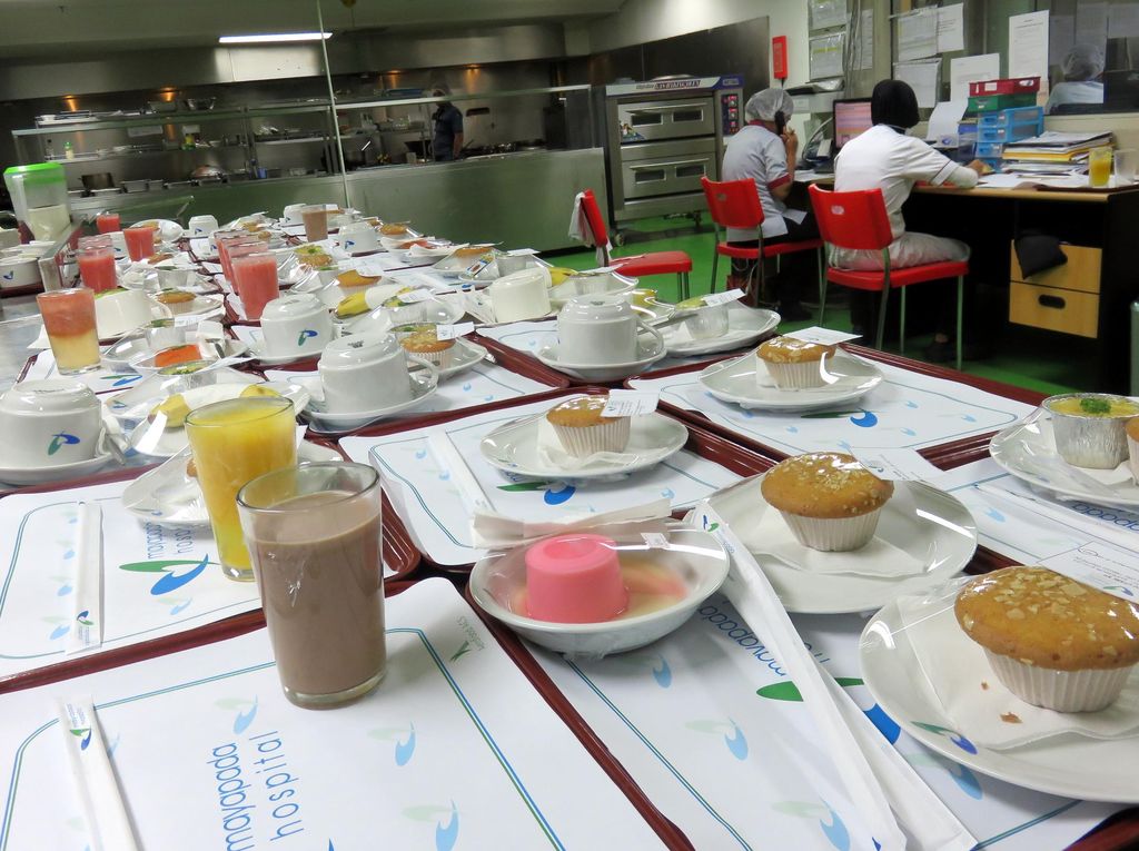 Buka 24 Jam, Tim Dapur Mengolah Makanan Pasien Sejak Pukul 4 Pagi Buka 24 Jam, Tim Dapur Mengolah Makanan Pasien Sejak Pukul 4 Pagi