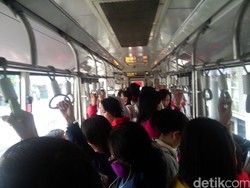 TransJ Masih Berjubel di Jam Sibuk, Warga Minta Armada Ditambah