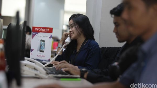 Suasana Aktifitas Call Center Erafone