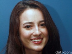 Cara Mengatasi Bibir Pecah-pecah Ala Julie Estelle