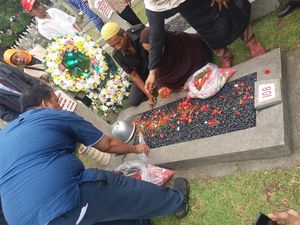 Tolak Digusur, Warga Rawajati Mengeluh pada Pahlawan di TMP Kalibata