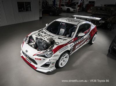 Toyota 86 Bermesin Nissan GT-R