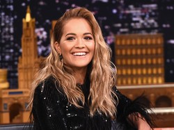 Hiking Hingga Minum Air 4 Liter Sehari, Intip Rahasia Sehat Rita Ora