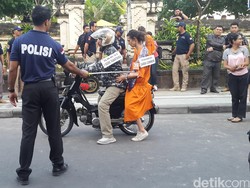 Reka Ulang Pasangan Bule Bunuh Polisi, Aipda Wayan Dihabisi pada Adegan 31
