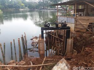 Setu Rawa Ambon Meluap Akibat Saluran Air yang Tersumbat Setu Rawa Ambon Meluap Akibat Saluran Air yang Tersumbat