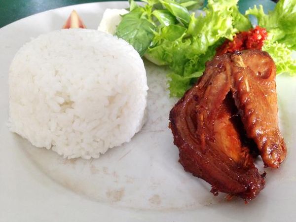 Ada Ayam Kalasan Manis Gurih dan Jus Kopyor Durian di Kedungsari