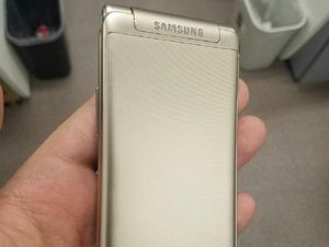 Ponsel Lipat Android Galaxy Folder 2